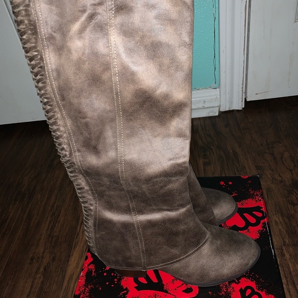 Fergie boots - Picture 5 of 7